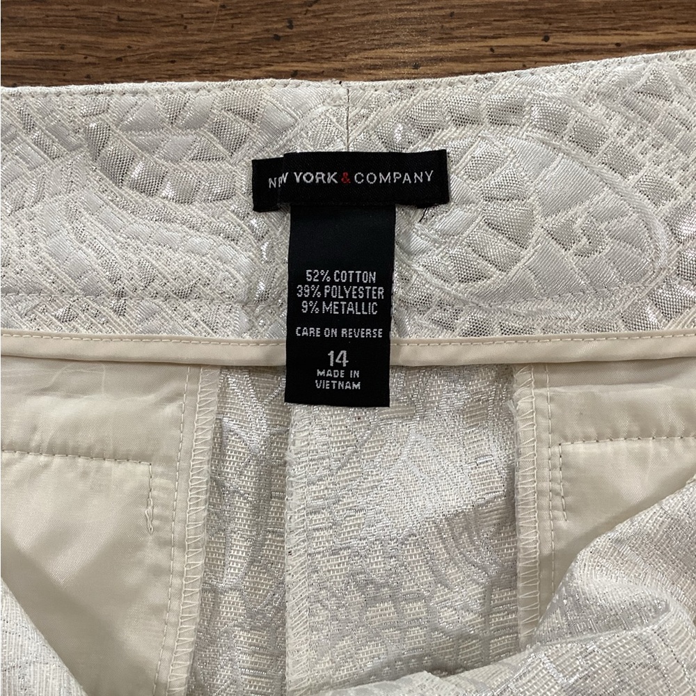 New York & Co. Ivory Brocade Dressy Shorts Size 14 - Picture 5 of 6